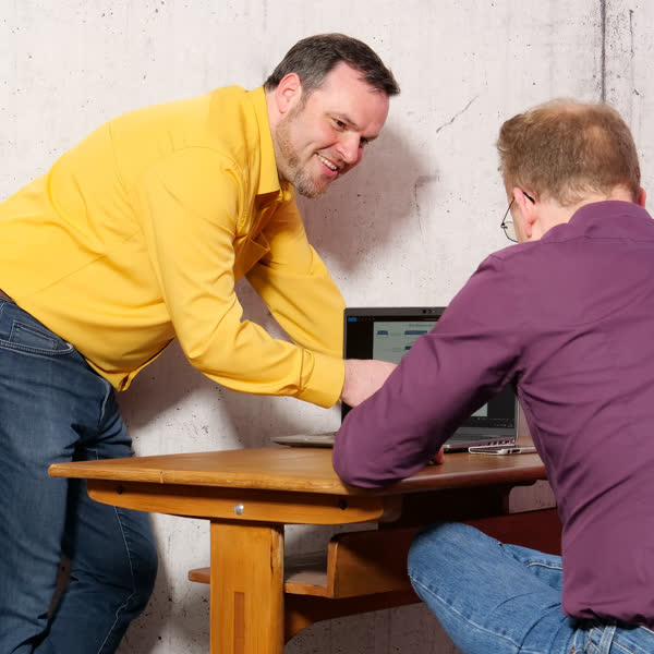 Igor Arenz mit Kollegen